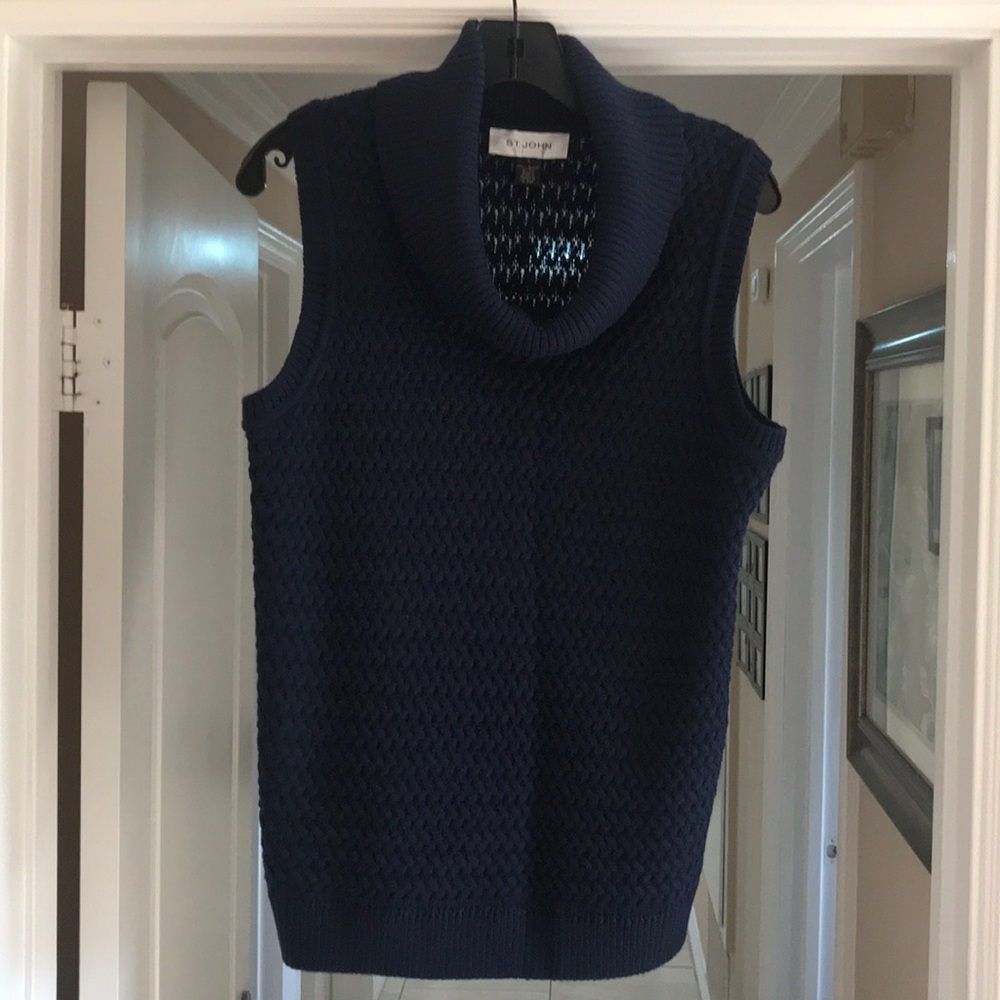St. John Knit sweat top